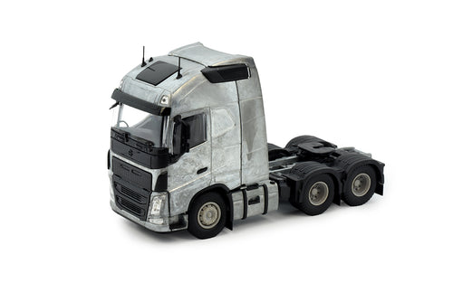 83828 | Volvo FH04 Globetrotter XXL 6x4 tractor chassis kit