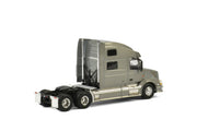 33-2030 | USA BASIC LINE; VOLVO VN 780 6X4 SILVER
