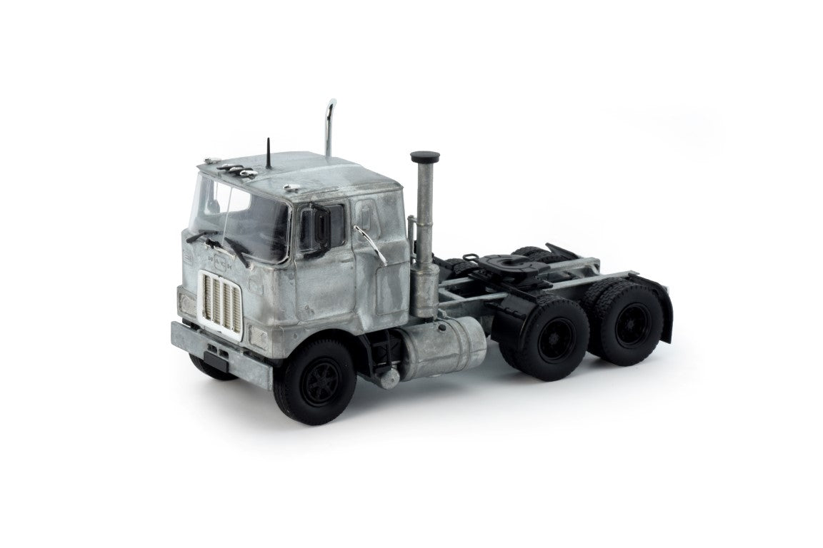 79728 | Mack F700 low roof 6x4 tractor kit