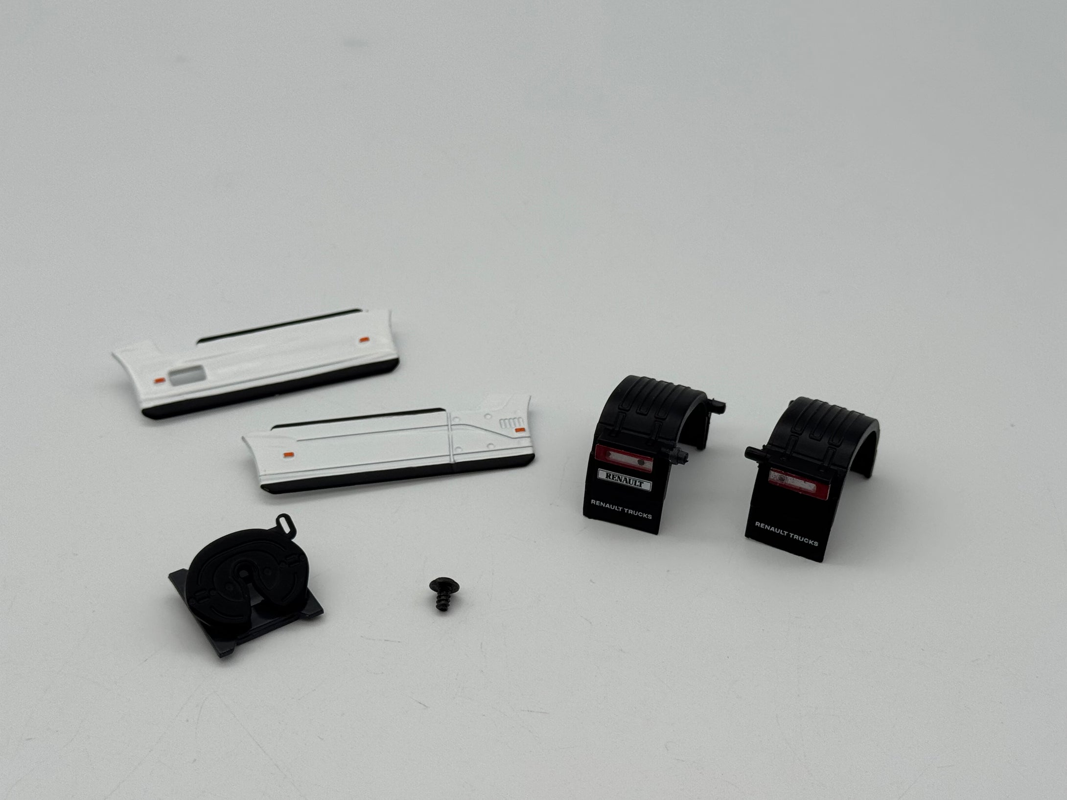 WSI Parts W101 | Renault Side Skirt, Mudguard and Fifth wheel Set