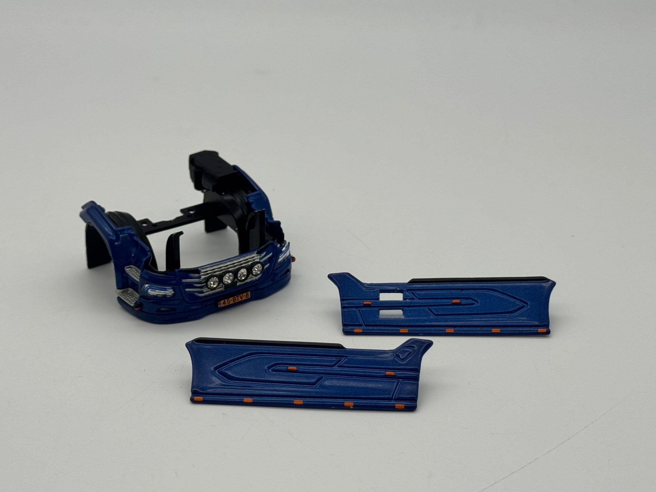 WSI Parts W106 | DAF XG Bumper, Side Skirts 