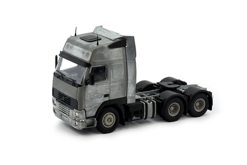 83663 | Volvo FH01 Globetrotter XL 6x4 tractor chassis kit