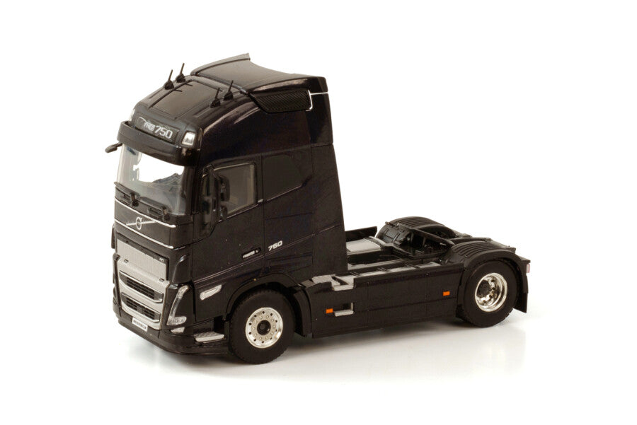 03-2042  Volvo FH5 Globetrotter 6x2 Twin Steer – Maguires Models